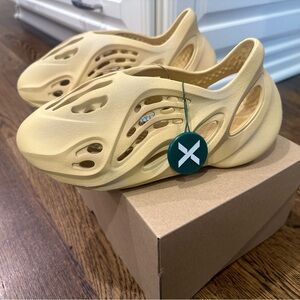 adidas Yeezy Foam RNR